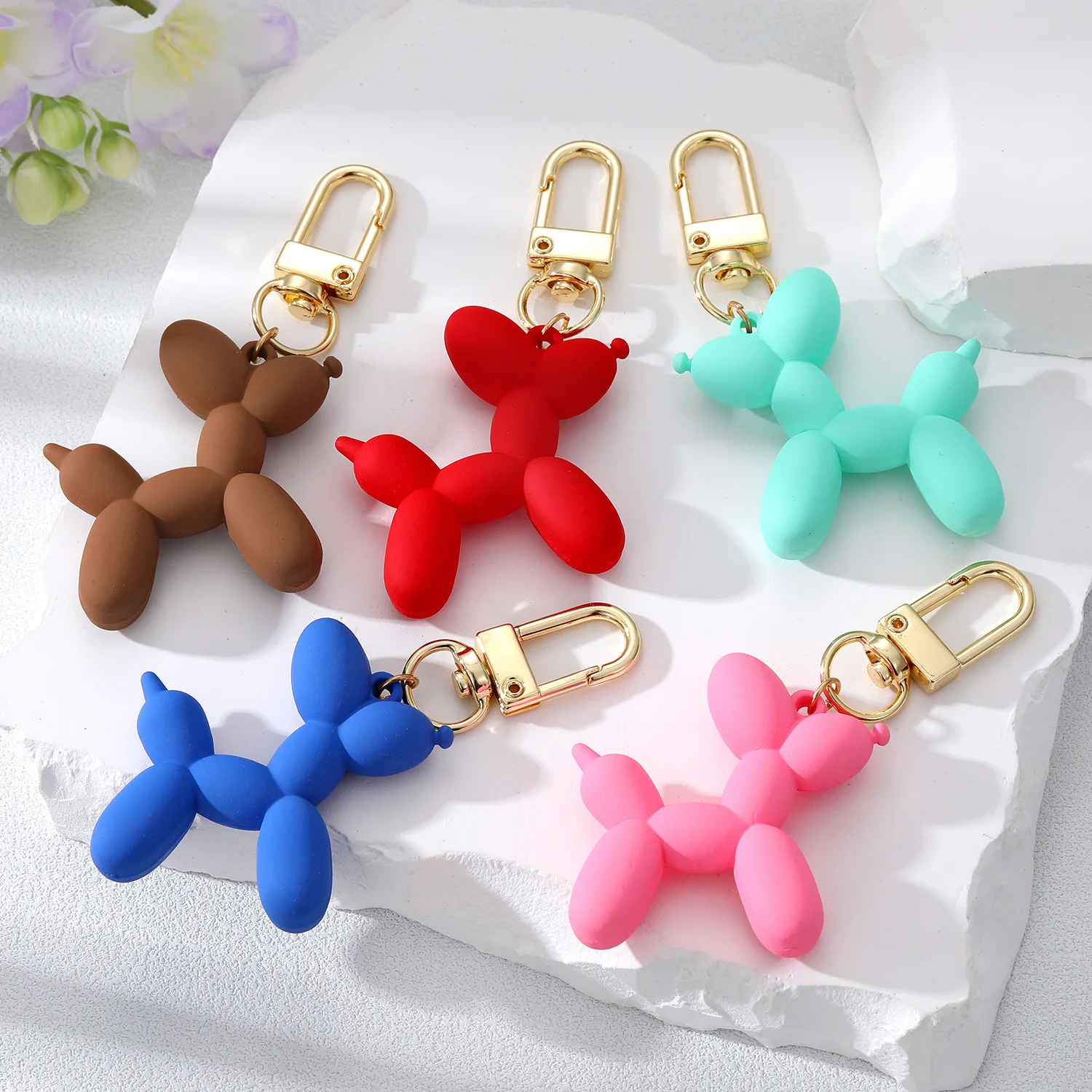 Resin Art A Keychain - 2023 新ファッションアートトレンディなレーザーバルーン犬カラフルなキーチェーンバッグペンダント漫画クリエイティブ小動物ペンダント装飾
