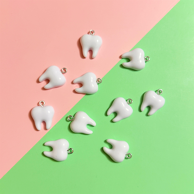 10 個かわいい白い歯樹脂ペンダント小さな歯チャームジュエリ - Resin Art Pendant のレビューと価格
