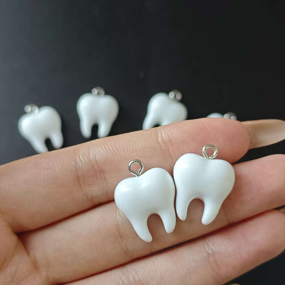 10 個かわいい白い歯樹脂ペンダント小さな歯チャームジュエリ - Resin Art Pendant のレビューと価格