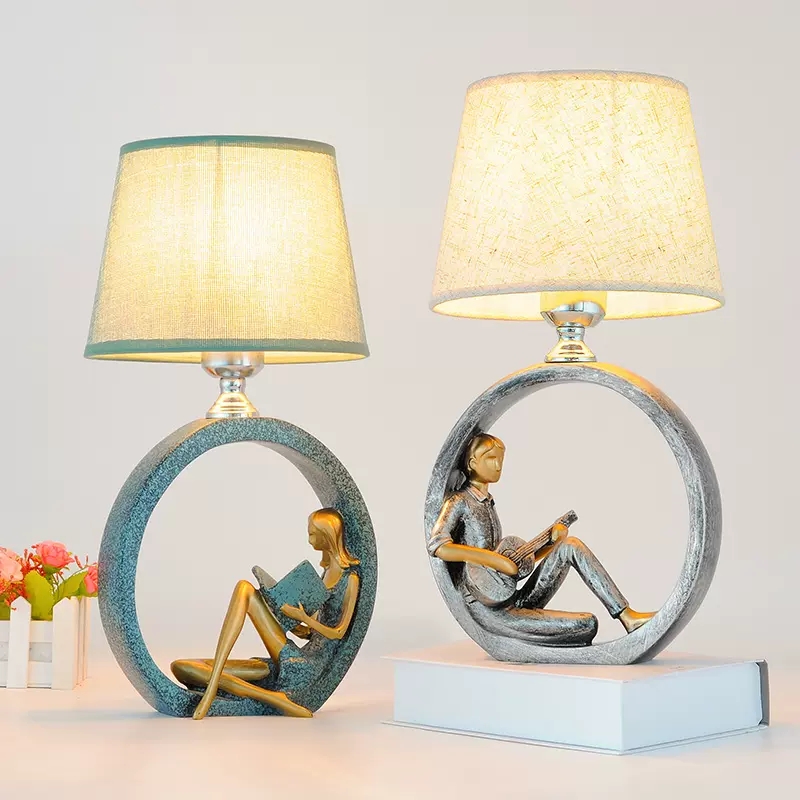 北欧風アート寝室用ベッドサイドテーブルランプ 布製ランプシェ - Resin Art Learning のレビューと価格
